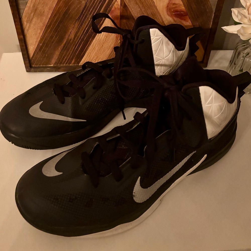Nike Men’s Zoom Hyperfuse 2013 Basketball Shoes- Men’s size 10.5